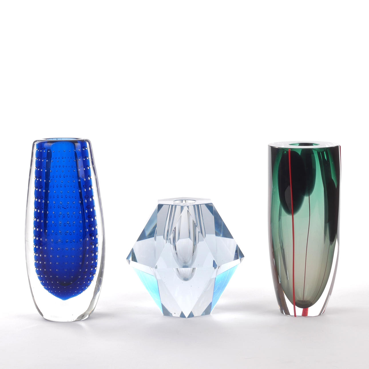 VASER, 3 st, konstglas, bla Asta Strömberg.