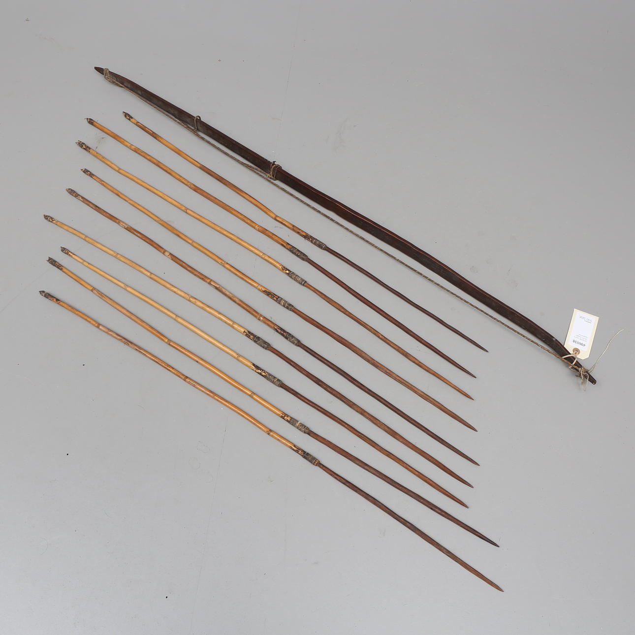 PILBÅGE med 9 PILAR, troligen Sydamerika.