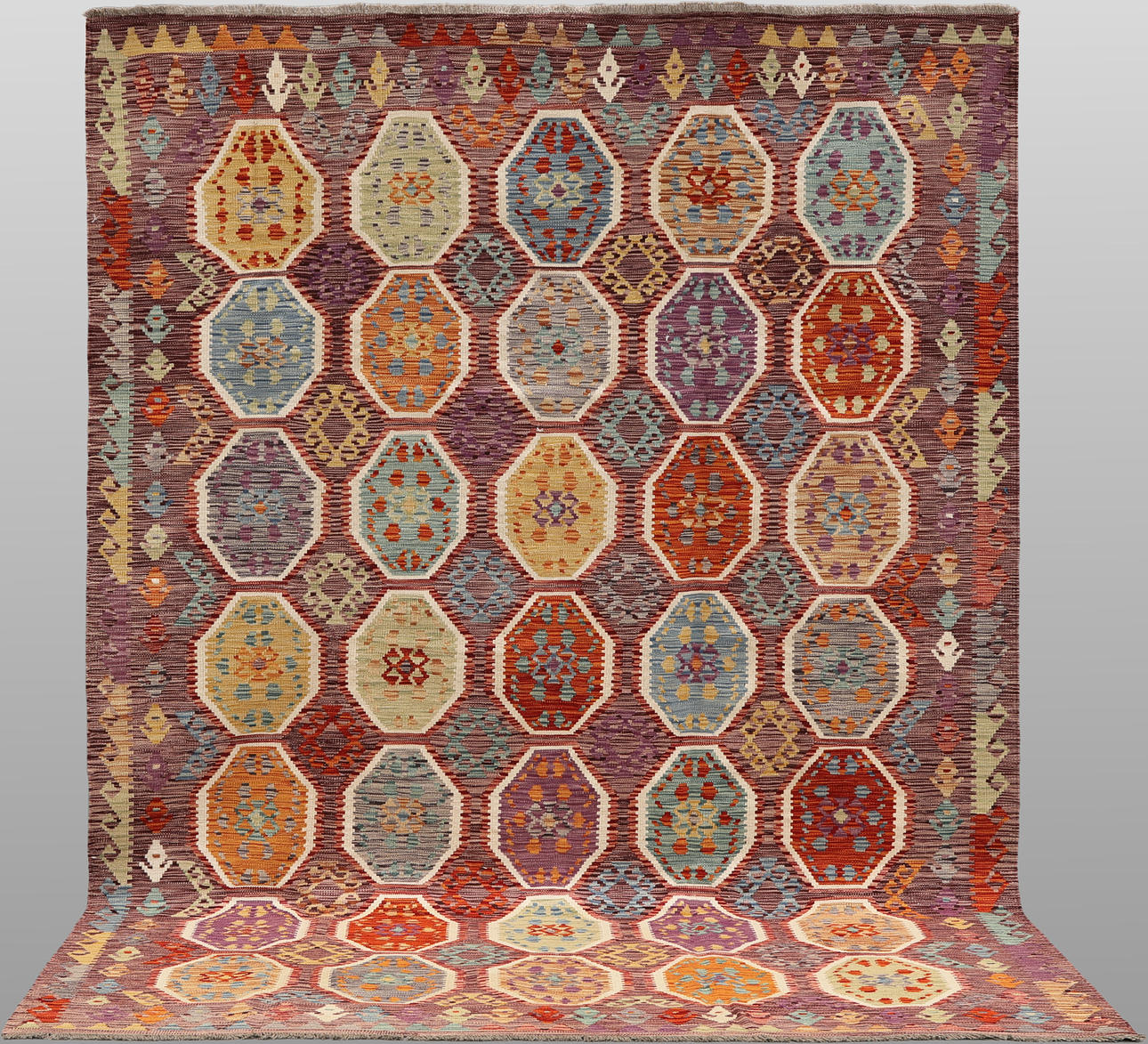 CARPET, “Kelim”, 299 x 203 cm.