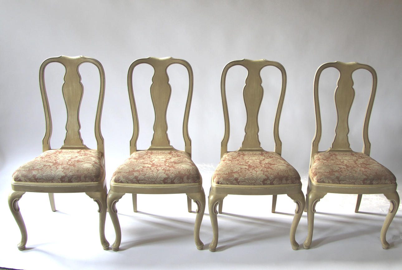 4 x lövträ stolar.