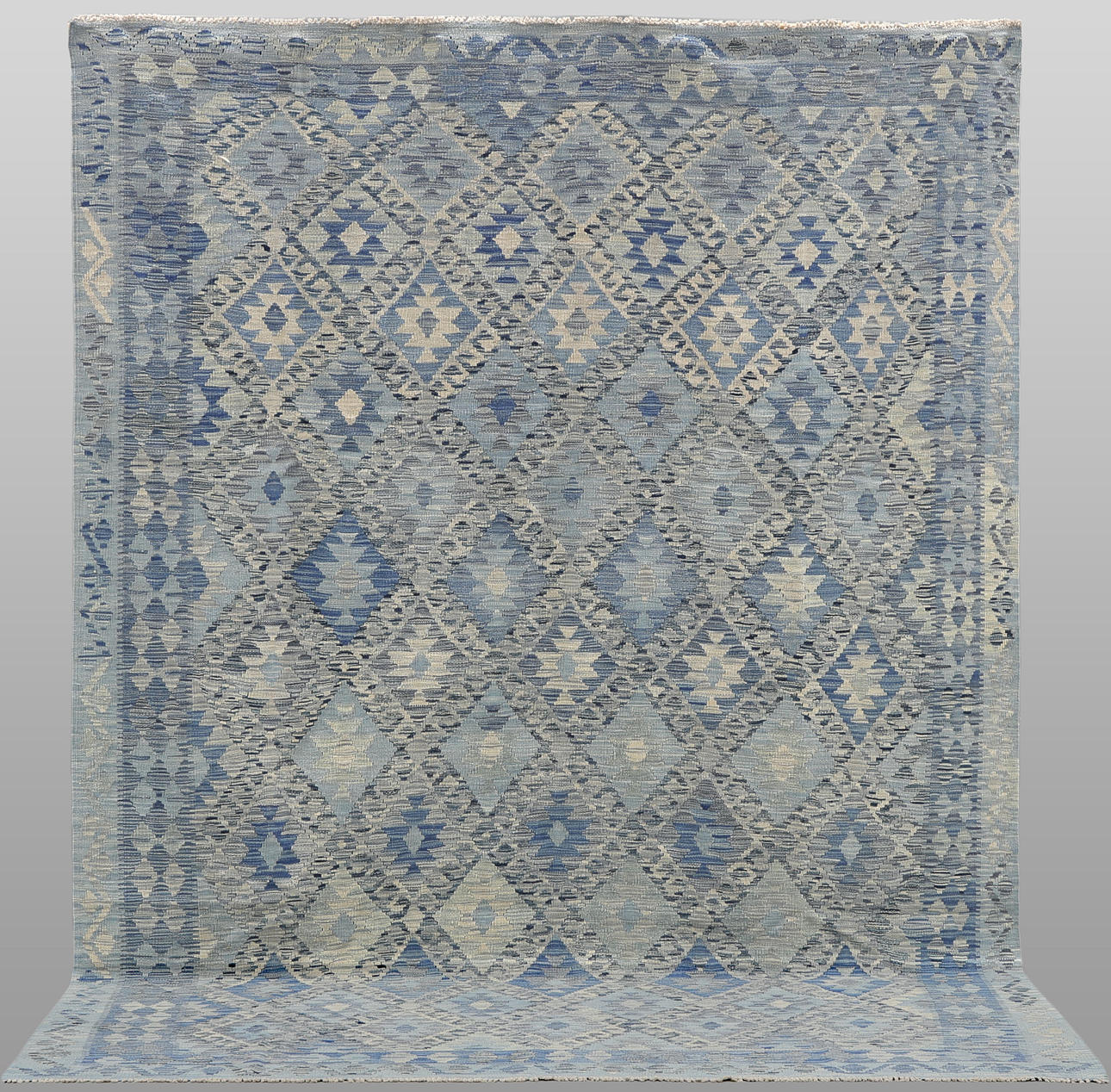 CARPET, “Kelim”, 296 x 211 cm.