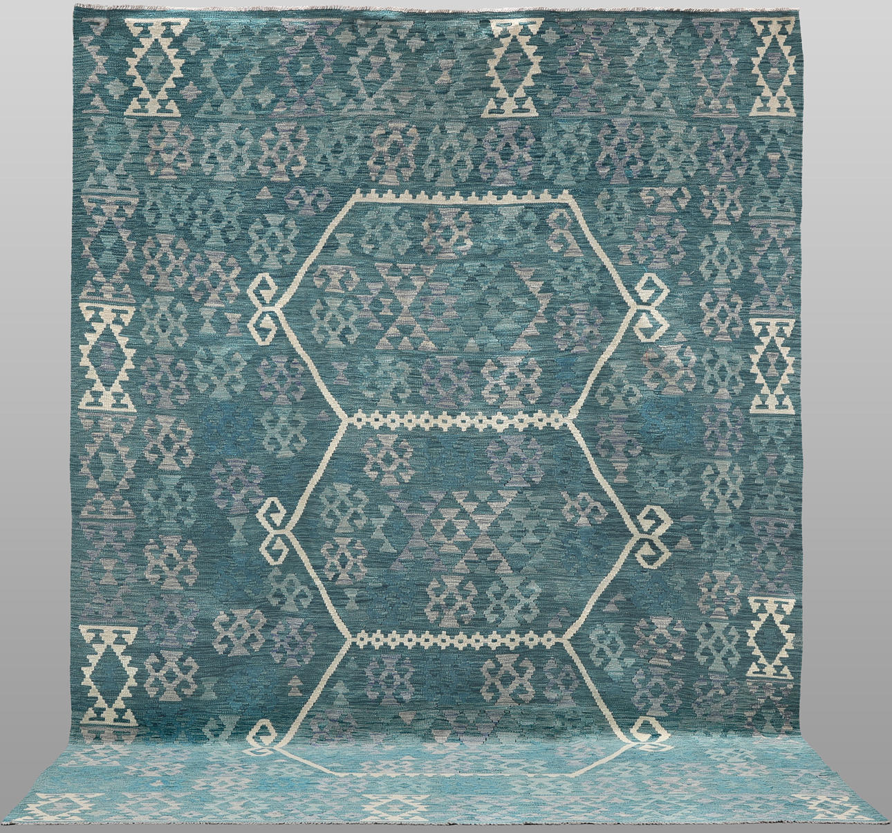 CARPET, “Kelim”, 351 x 255 cm.