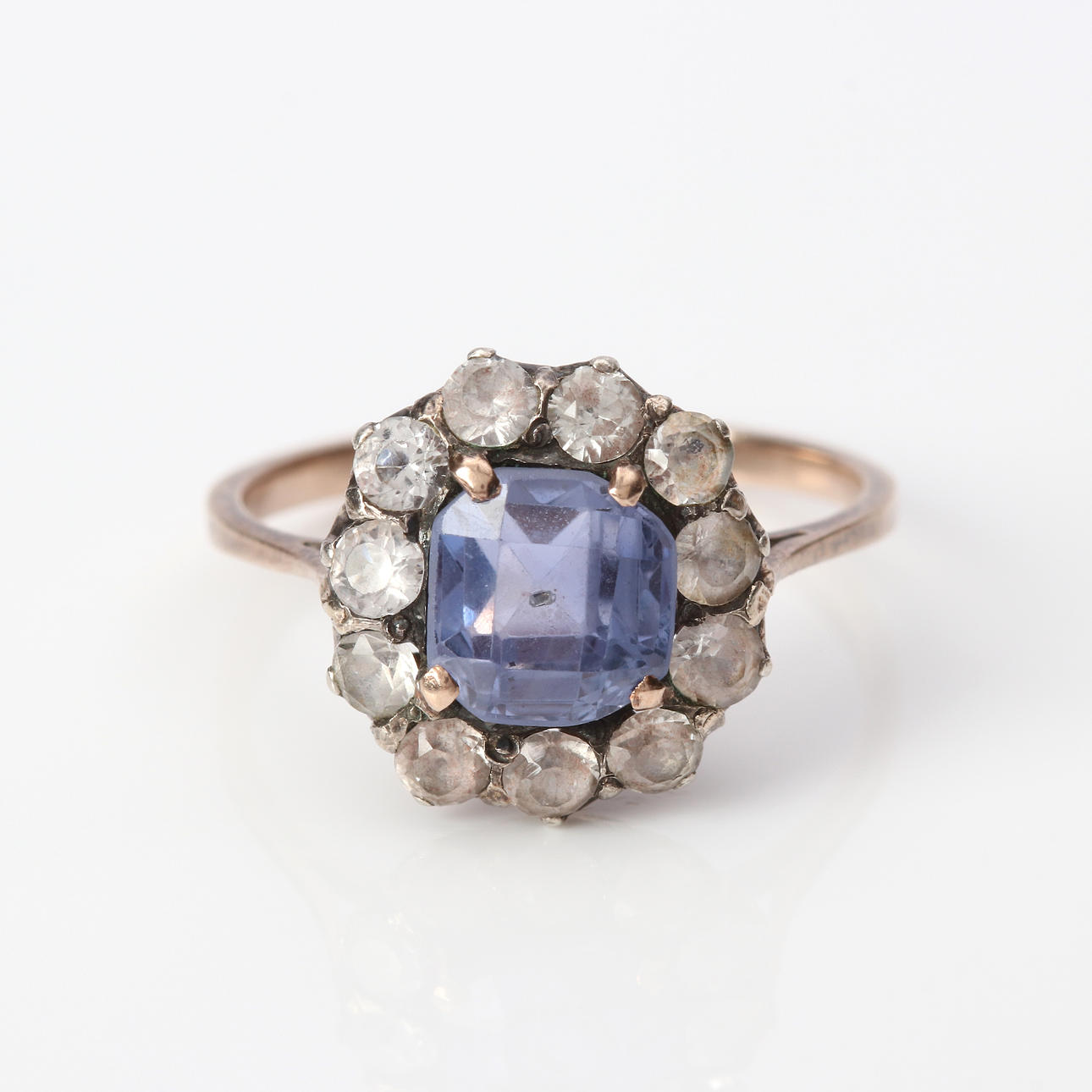 CARMOSÉRING med safirer.