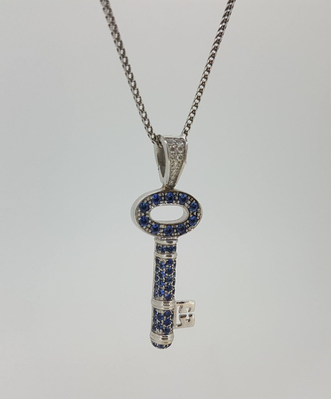 THEO FENNEL KEY PENDANT.