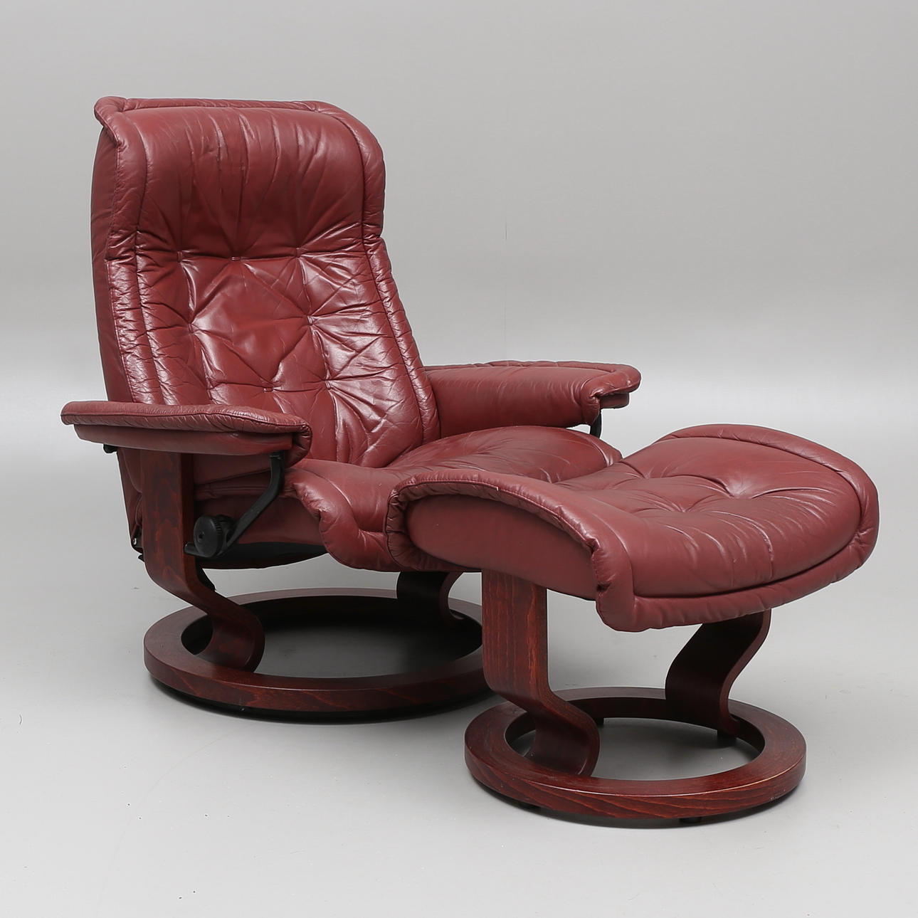 SNURRFÅTÖLJ med FOTPALL, skinn, "Stressless", Ekornes.