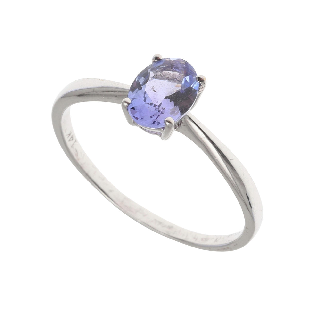 A TANZANITE AND 14CT GOLD SINGLE STONE RING.