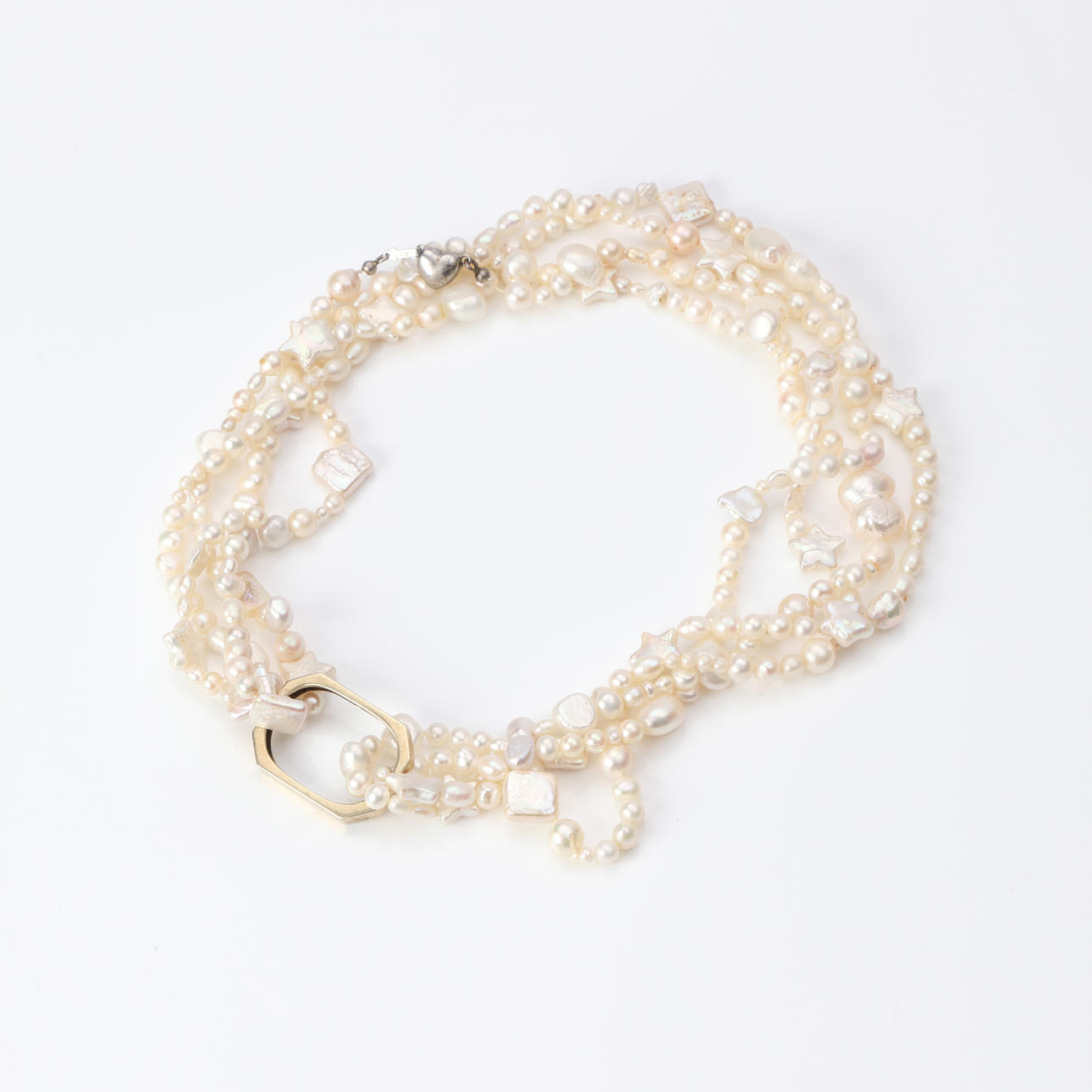 LÅNG PÄRLCOLLIER. Odlade sötvattenpärlor, lås i silver.