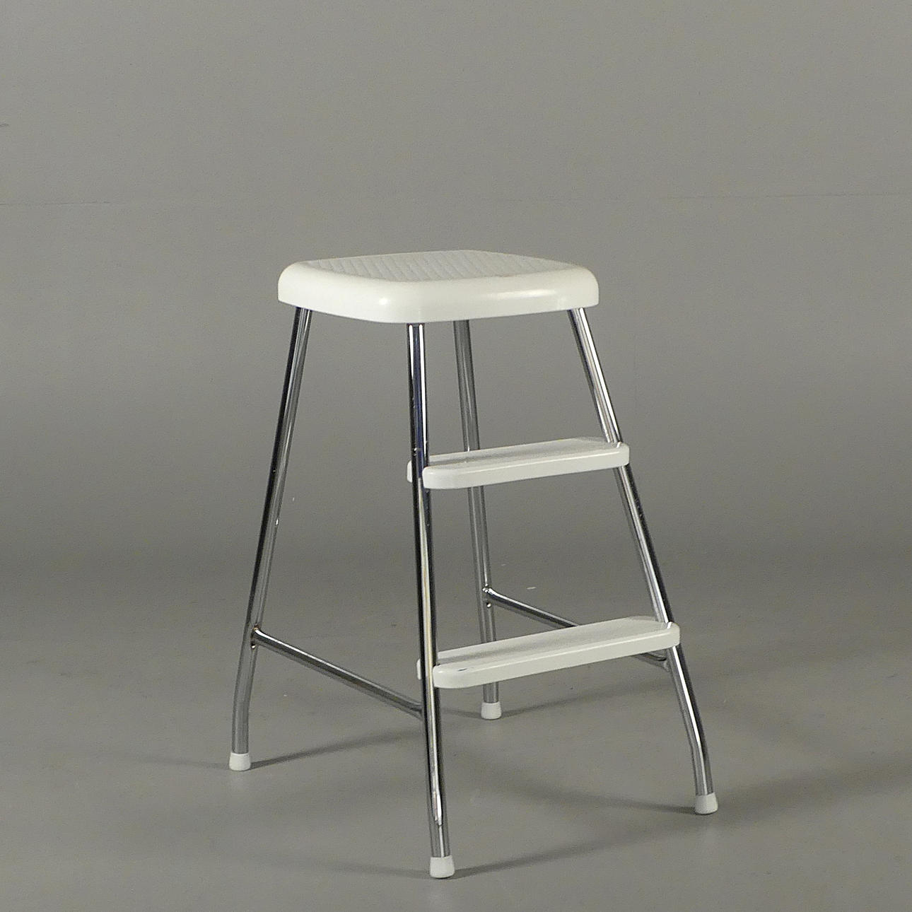 KÖKSPALL, "Rörets", stålrör och plast.