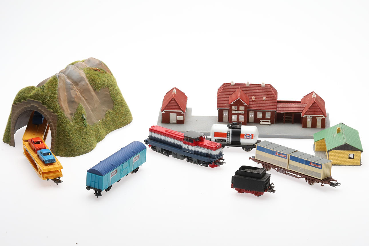 TÅGBANA LIMA HO, lok, vagnar, räls mm.