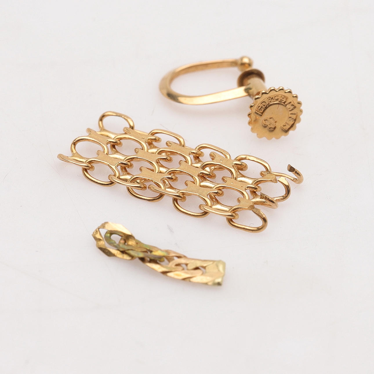 SCRAP GOLD, 18k, total weight approx 2,63g.