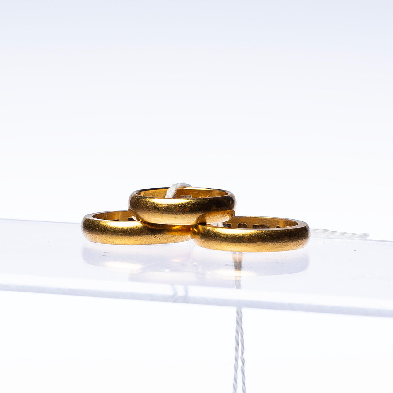 RINGAR, 3 st 23 k guld, ca 25.09 g.