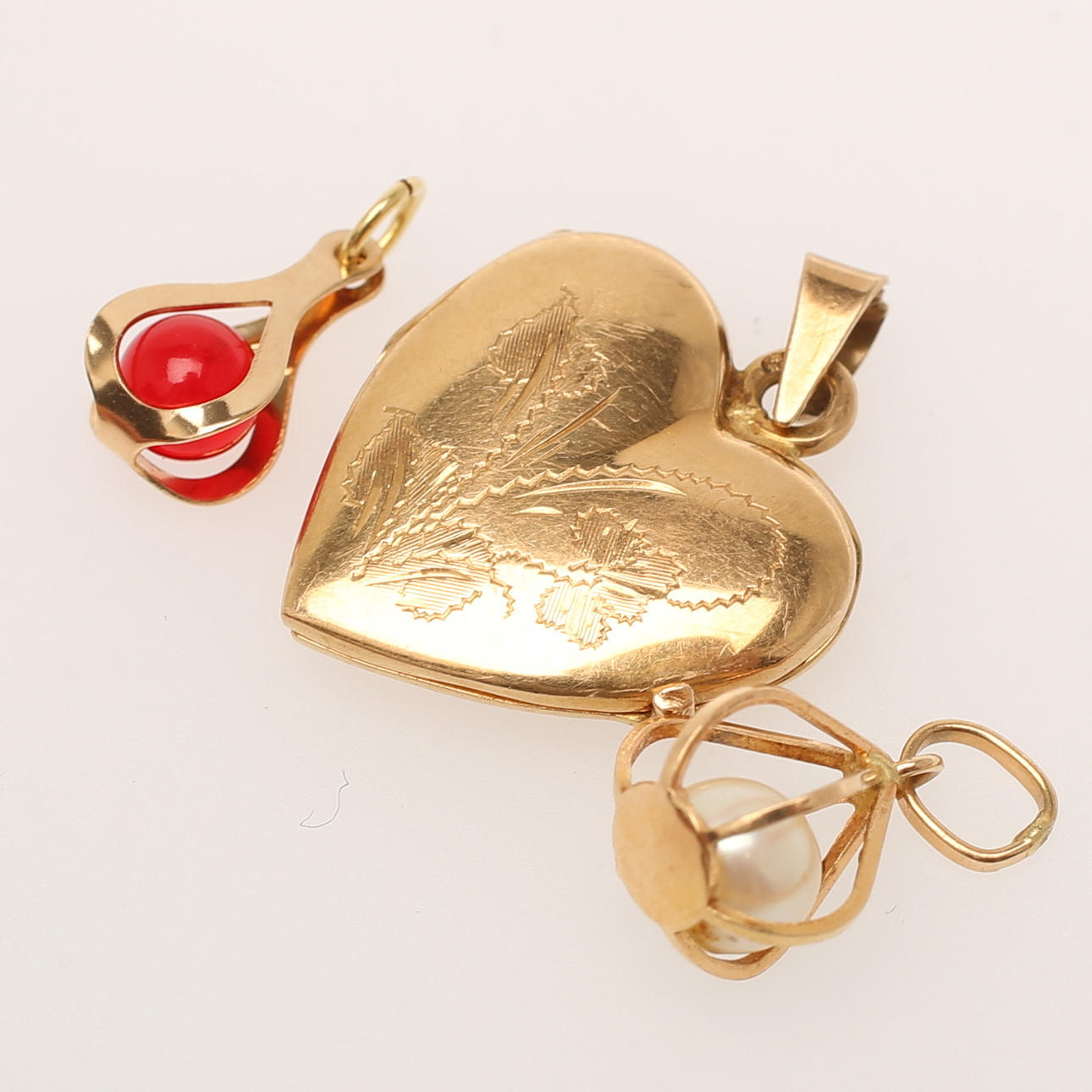 HÄNGEN, 3 st, 18k guld.