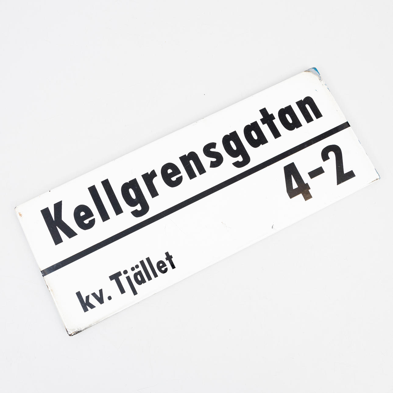 A street sign, enamelled plate, Kellgrensgatan 4-2, Kv Tjället, second ...