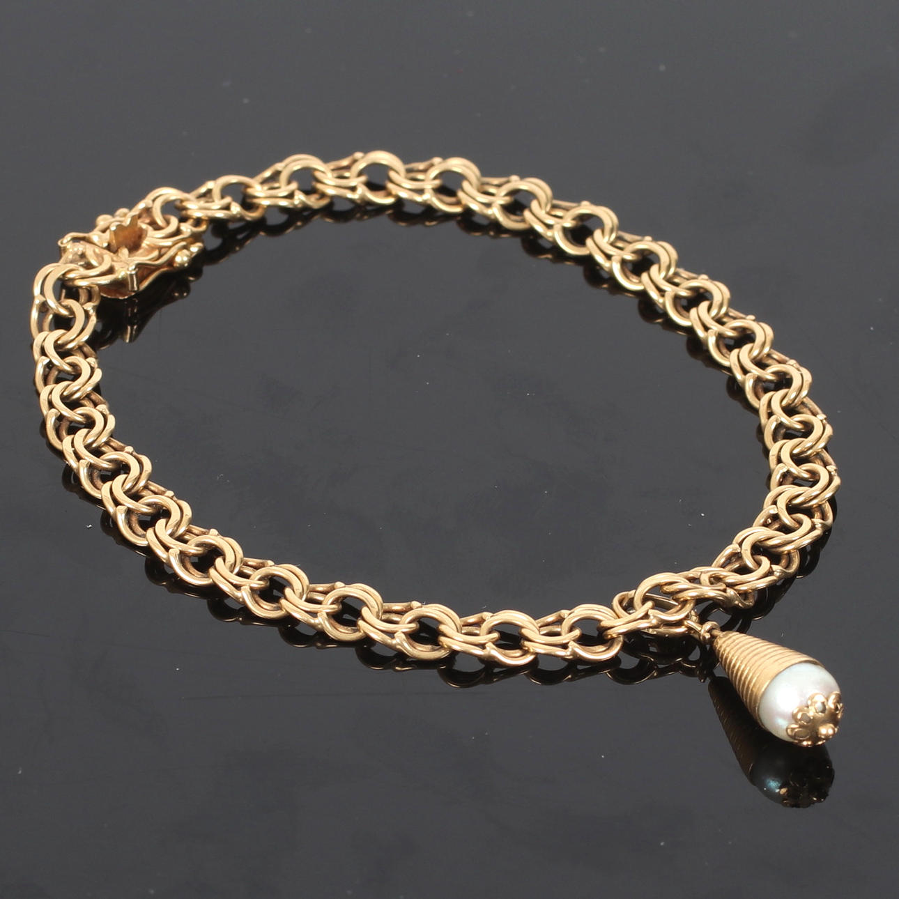 BRACELET, 18k gold, with charm.