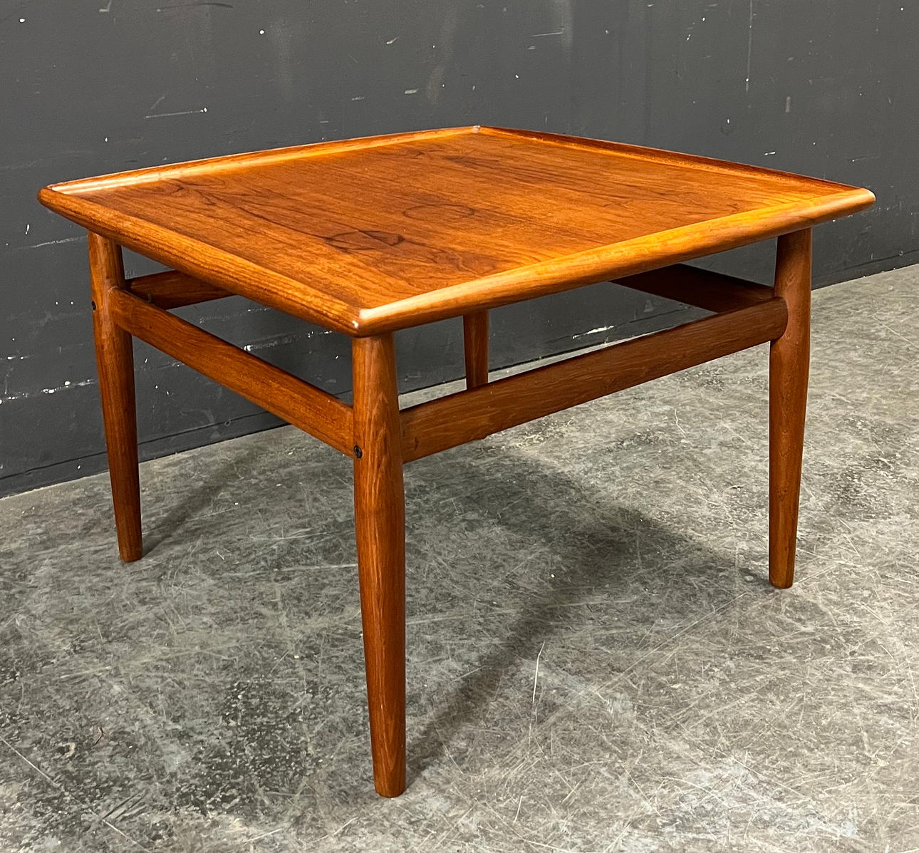 GRETE JALK. GLOSTRUP COFFEE TABLE.