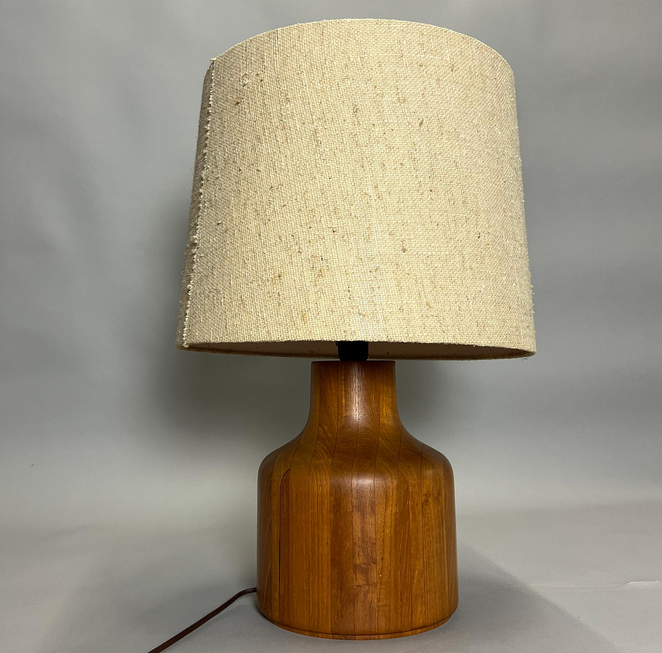 TABLE LAMP.