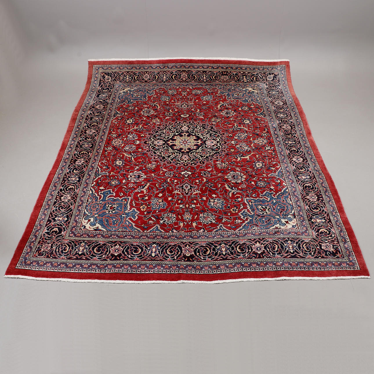 CARPET, Persian, 385 x 303 cm.