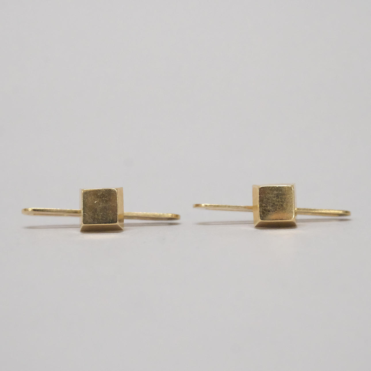 ETT PAR SKJORTKNAPPAR, 18K GULD.