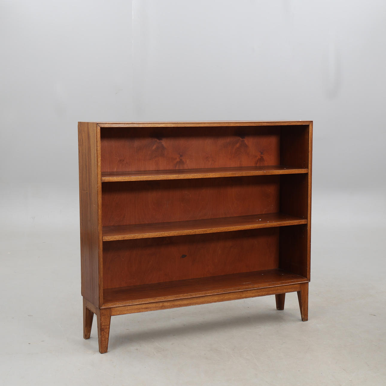 BOKHYLLA, 1900-talets första hälft.