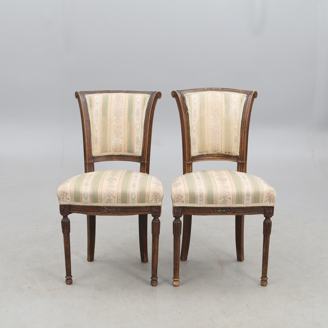 STOLAR, ett par, Gustaviansk-stil.