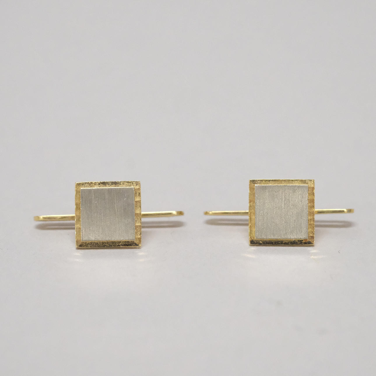 ETT PAR SKJORTKNAPPAR, 18K GULD.