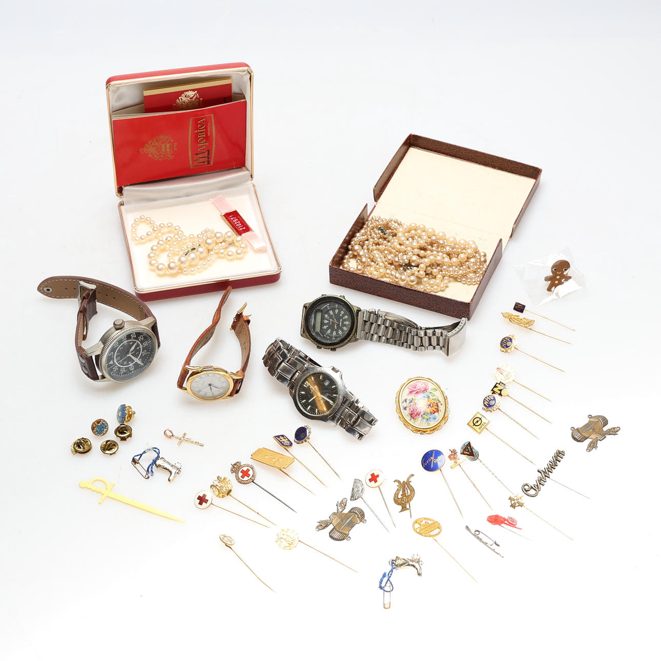 WRISTWATCHES, BIJOUTERIE. Mixed items.