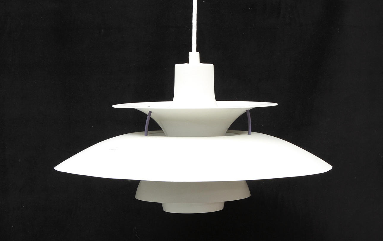 TAKLAMPA, "PH-lampan, Poul Henningsen för Louis Poulsen, Danmark.