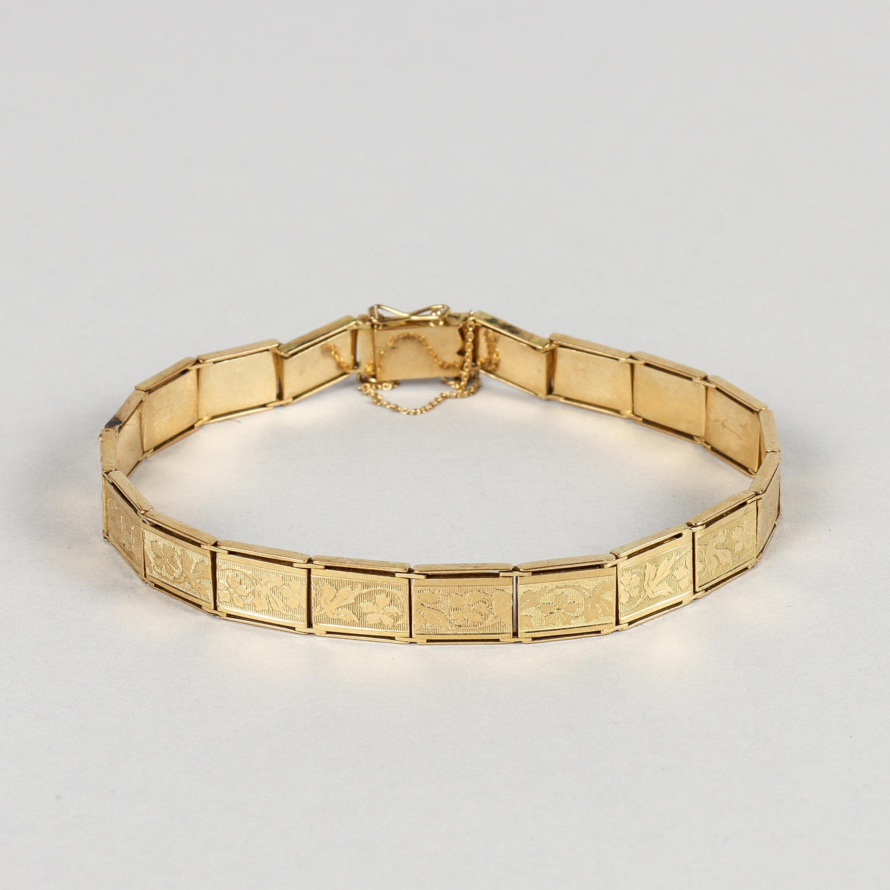 ARMBAND 18k guld.