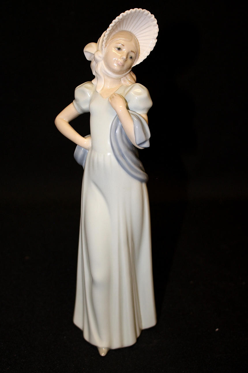 FIGURIN, porslin, kvinna, Nao by Lladro.