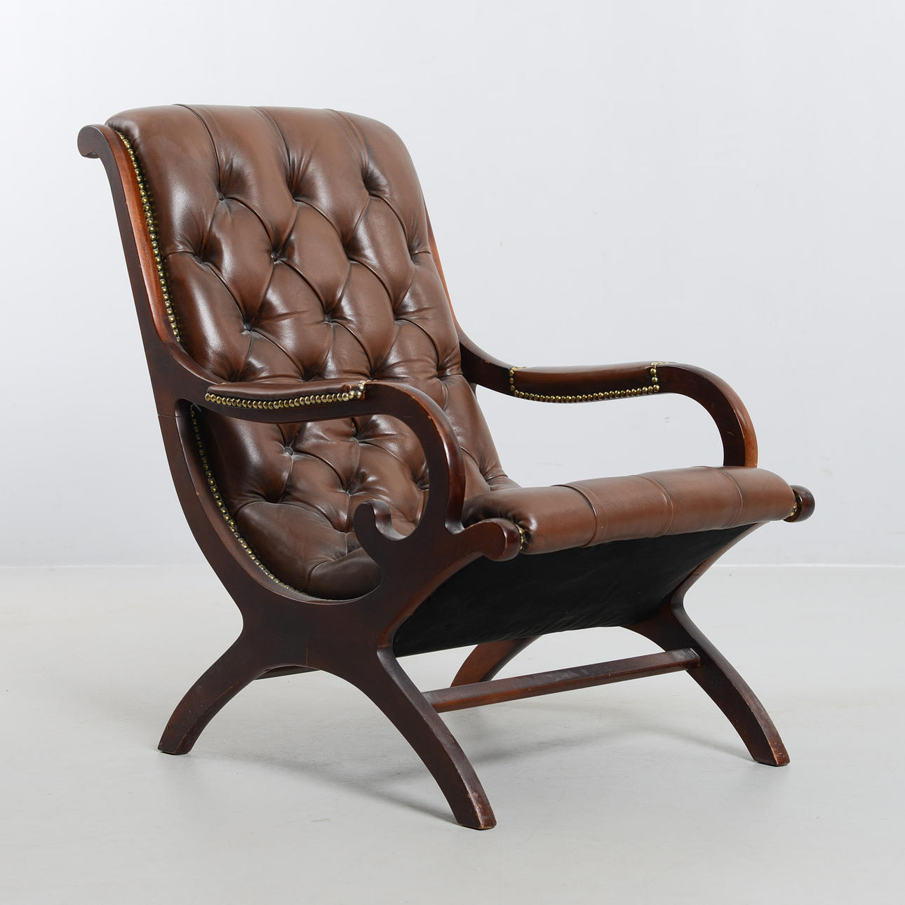 SVANFÅTÖLJ, Engelsk stil, 1900-talets andra del.