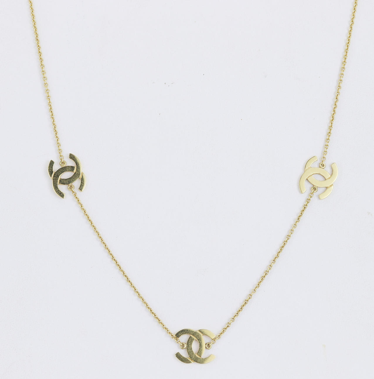 18CT GOLD NECKLACE.