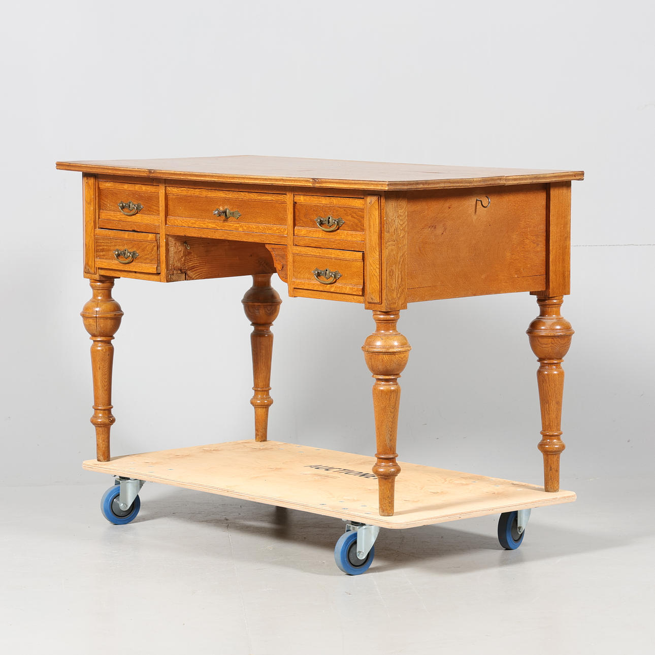 DESK, Neo-Renaissance style.