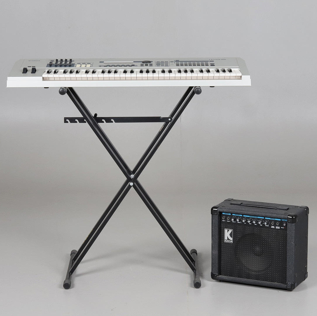 KEYBOARD & AMPLIFIER, Yamaha MO 6, Custom KMA 20R.