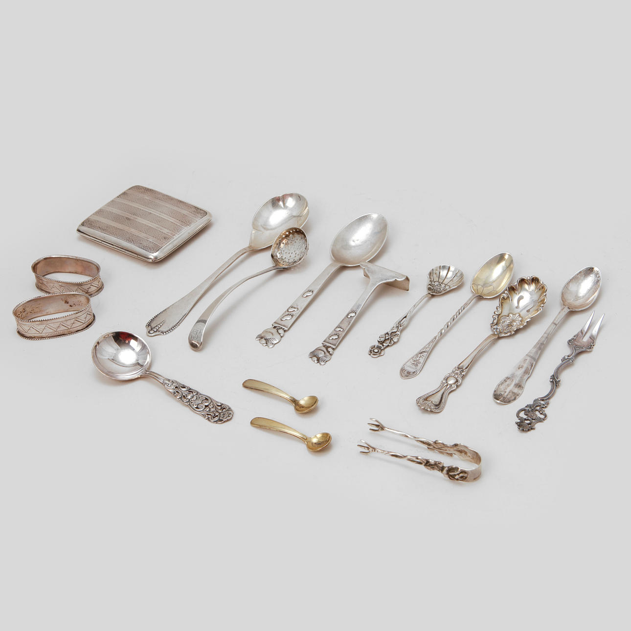 SILVERFÖREMÅL, 16 stycken. Vikt 255 gram.