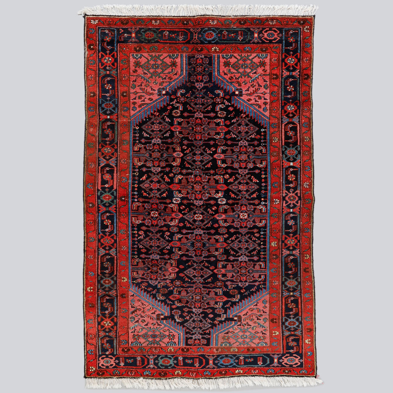 A PERSIAN CARPET, 204 x 128 cm.