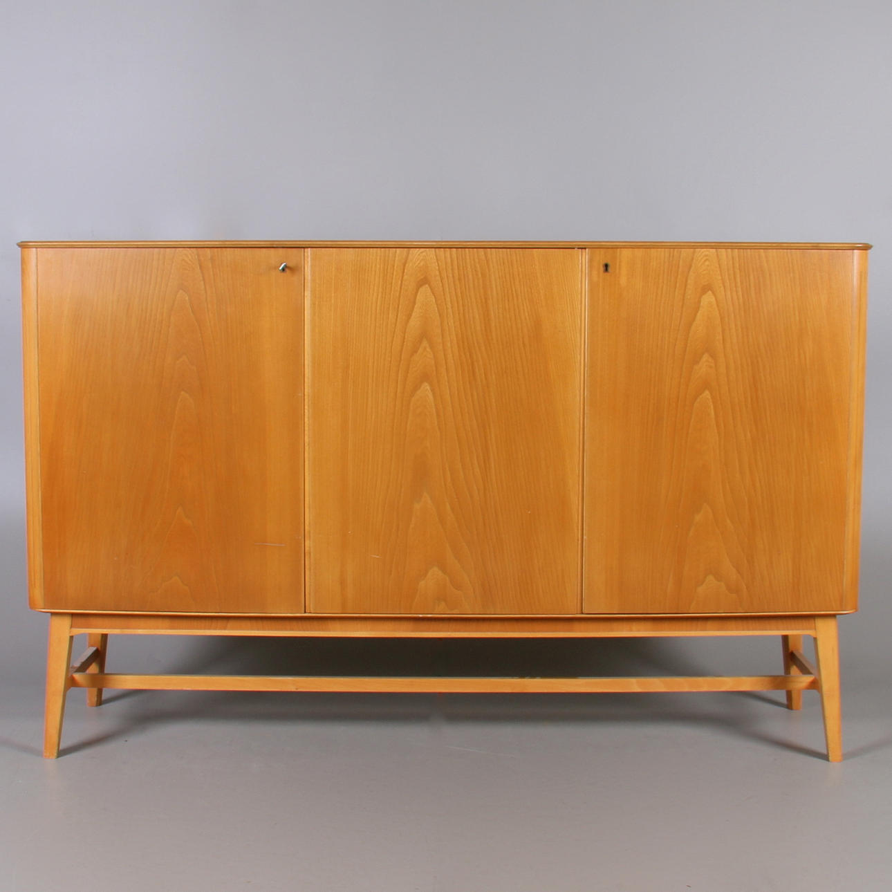 LINNESKÅP, alm, Svensk möbelindustri, 1950/60-tal.