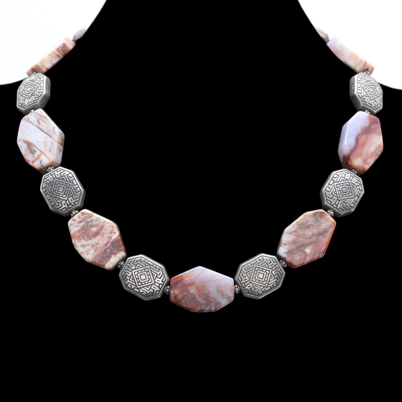 Agates choker.