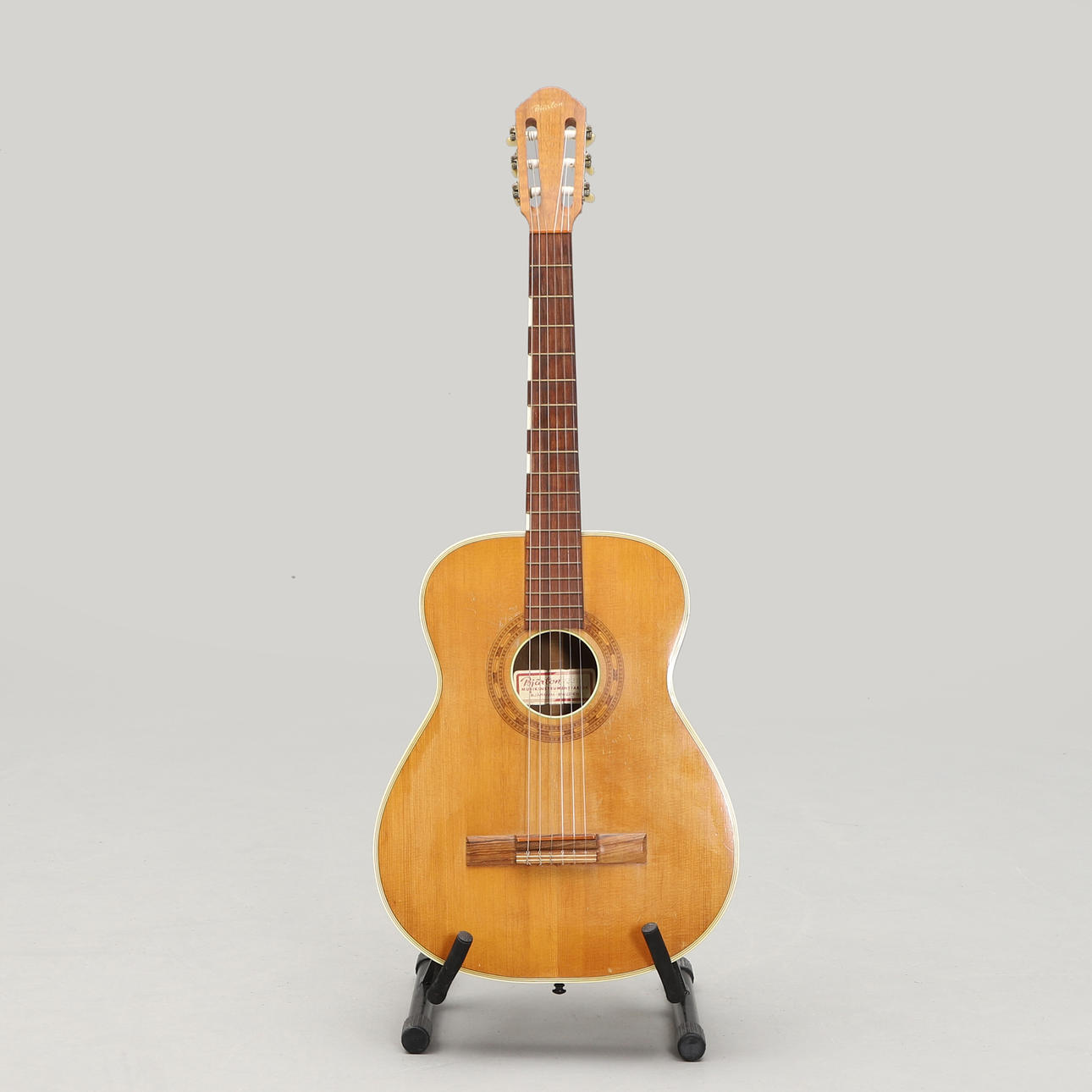 ACOUSTIC GUITAR, Bjärton, 1959.