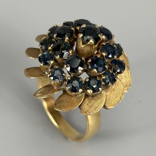 VINTAGE 14K GOLD INDIAN FLOWER RING.