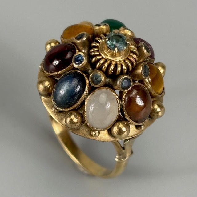 VINTAGE INDIAN 14K GOLD GEM STONE RING.