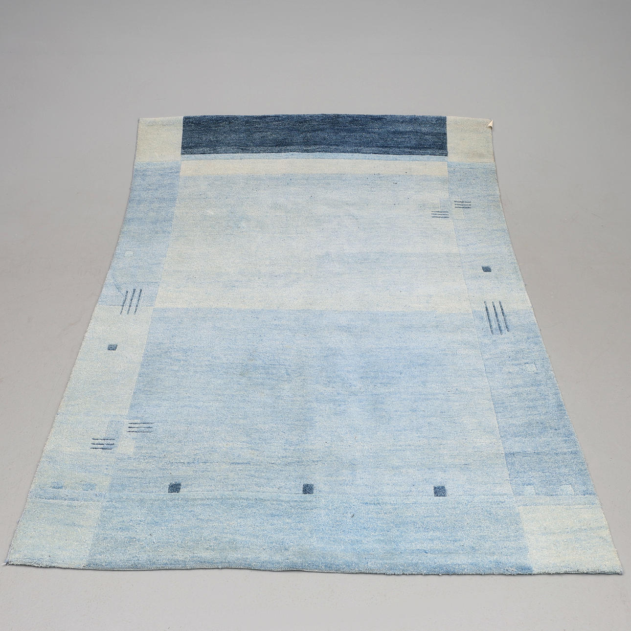 WOOLEN CARPET. Machine woven, blue tones.