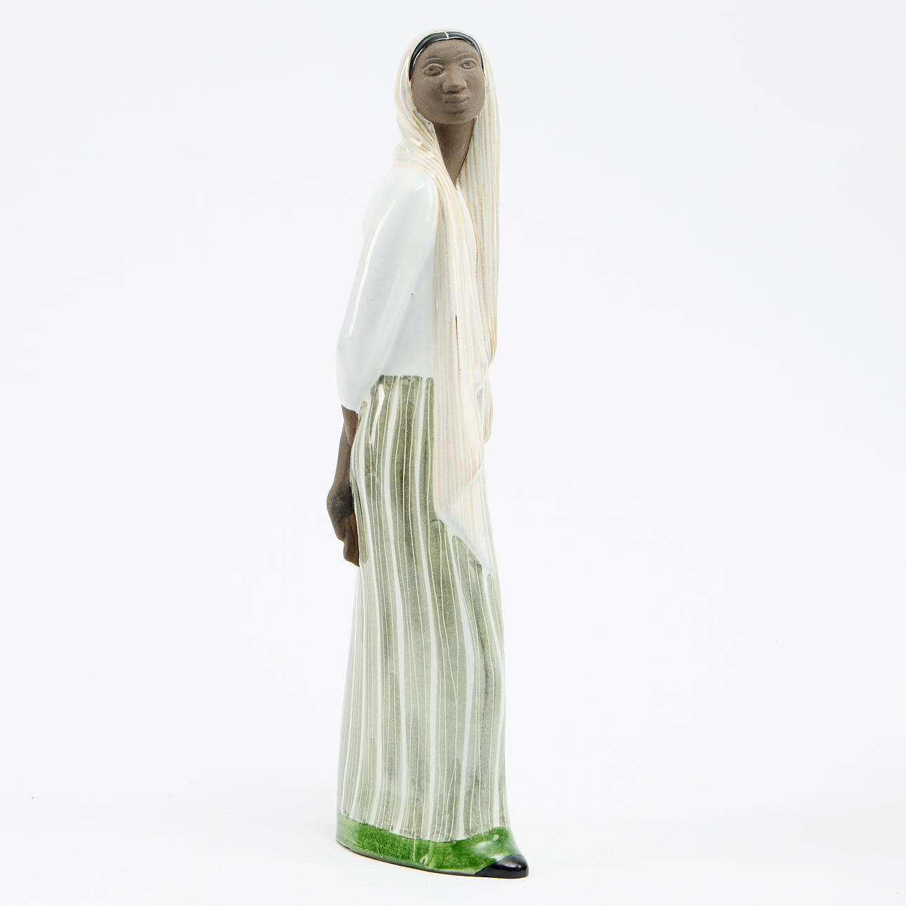 MARI SIMMULSON. “Indonesian”.