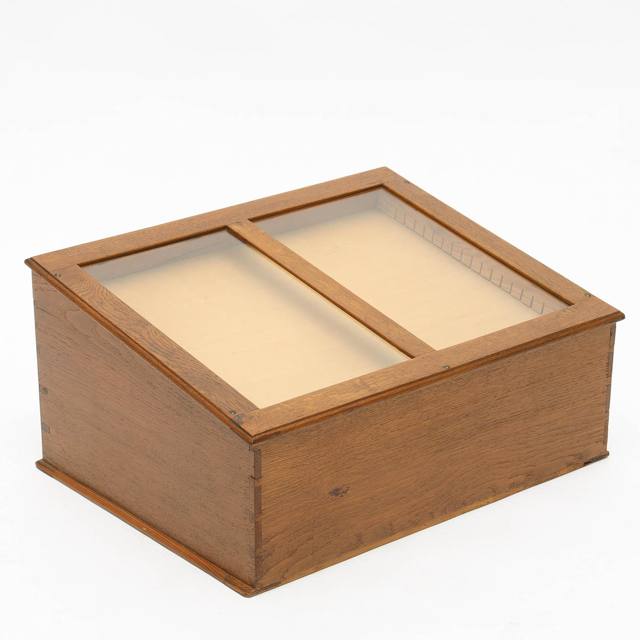 An oak cabinet, 20th century.