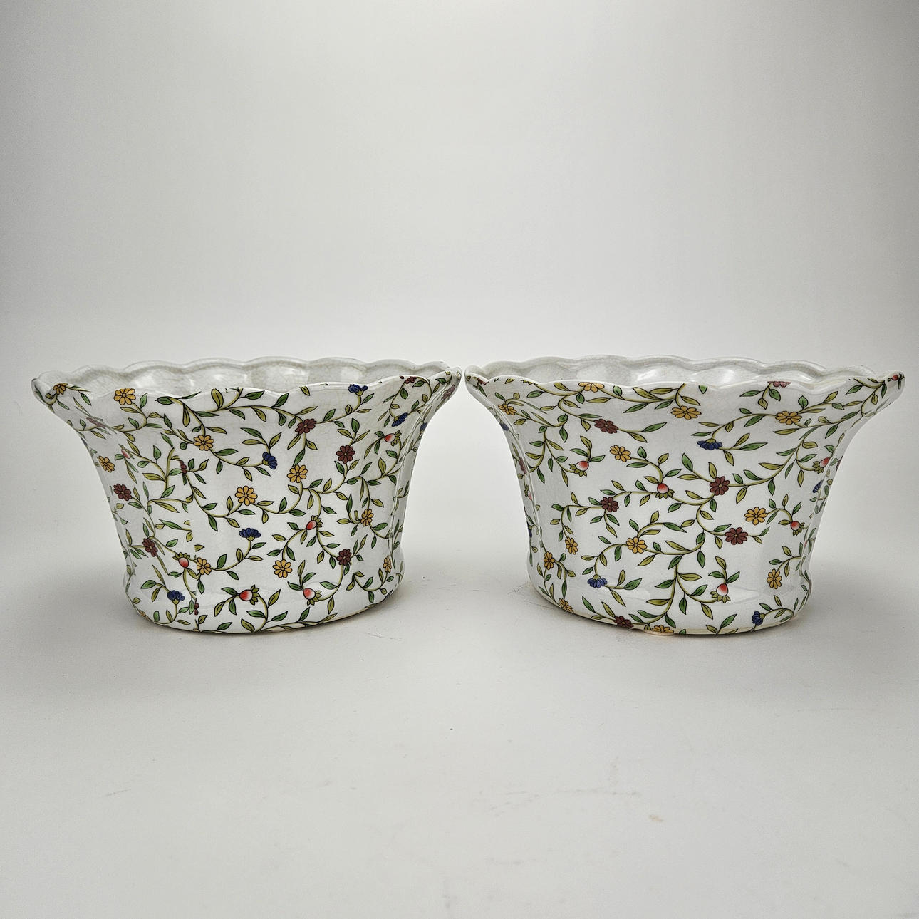 A pair of ceramic outer lining, 1900/2000s.