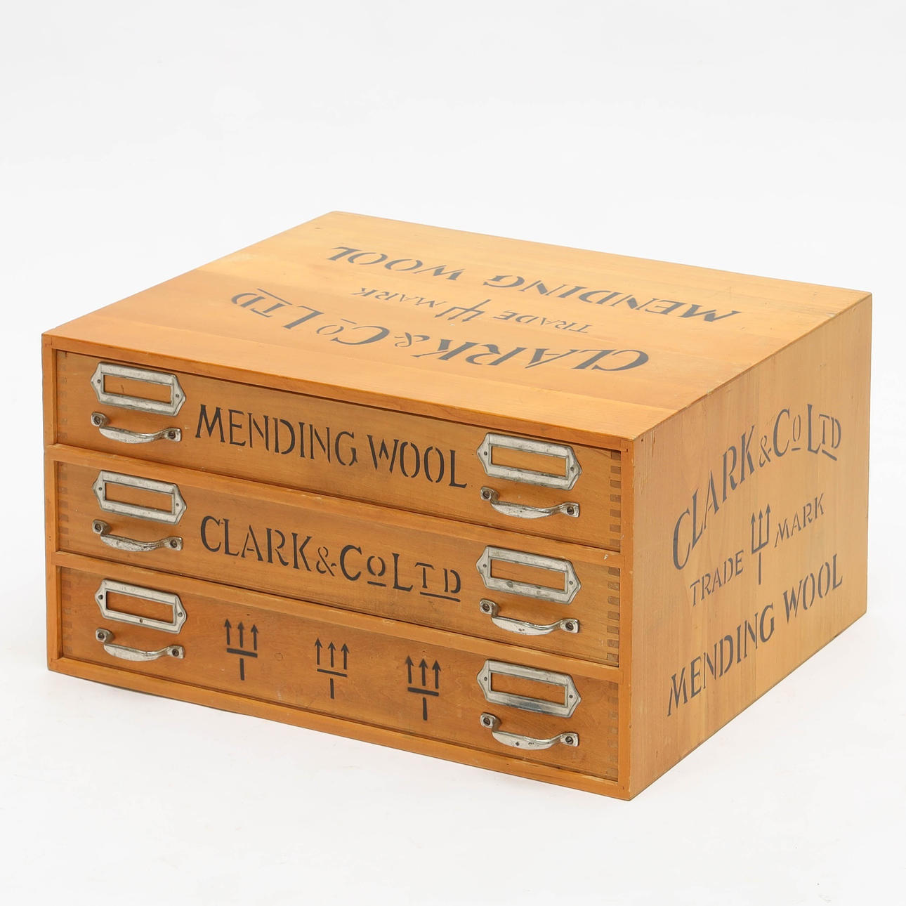 SCHATULL, Clark & Co, England.