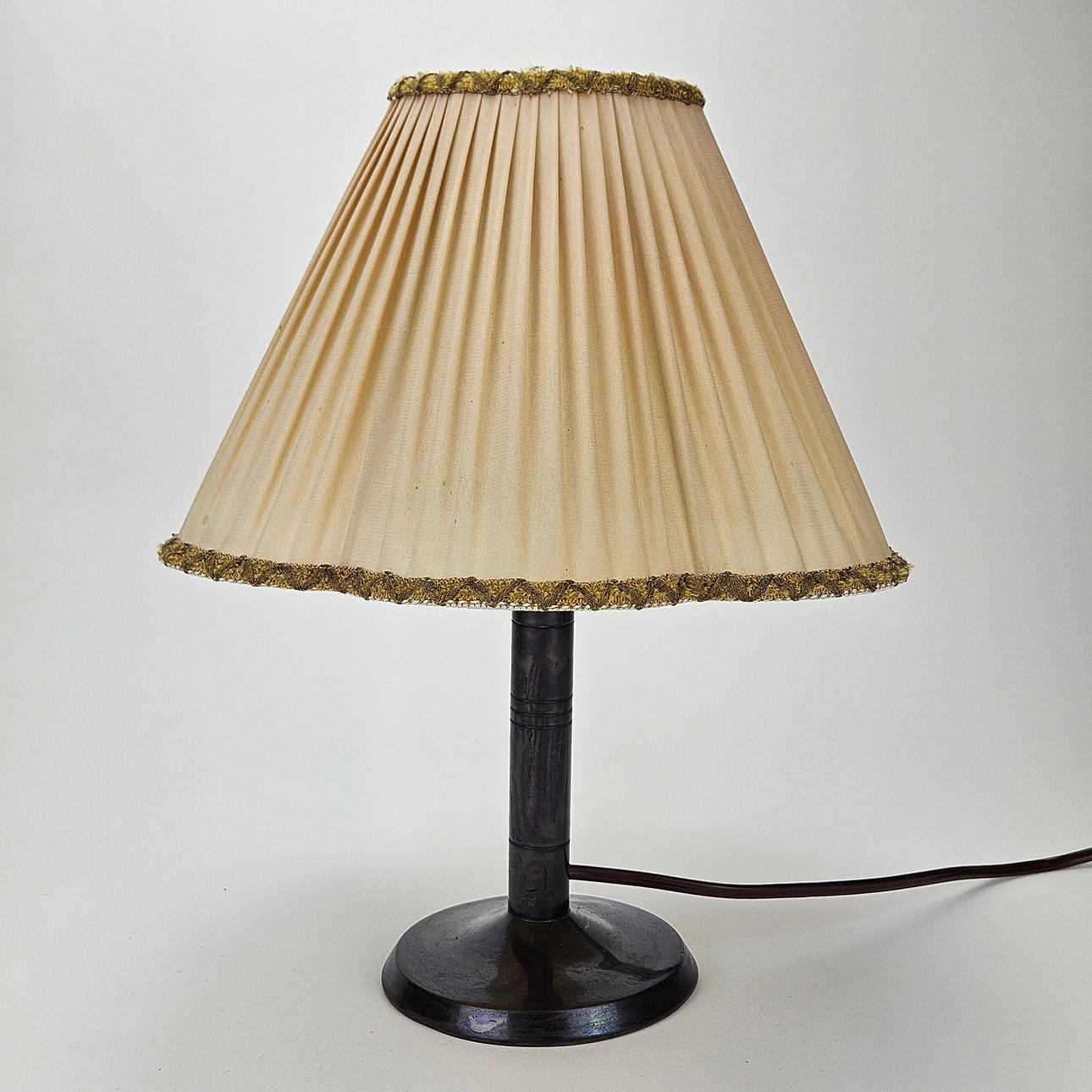 A metal table lamp, 20th century.