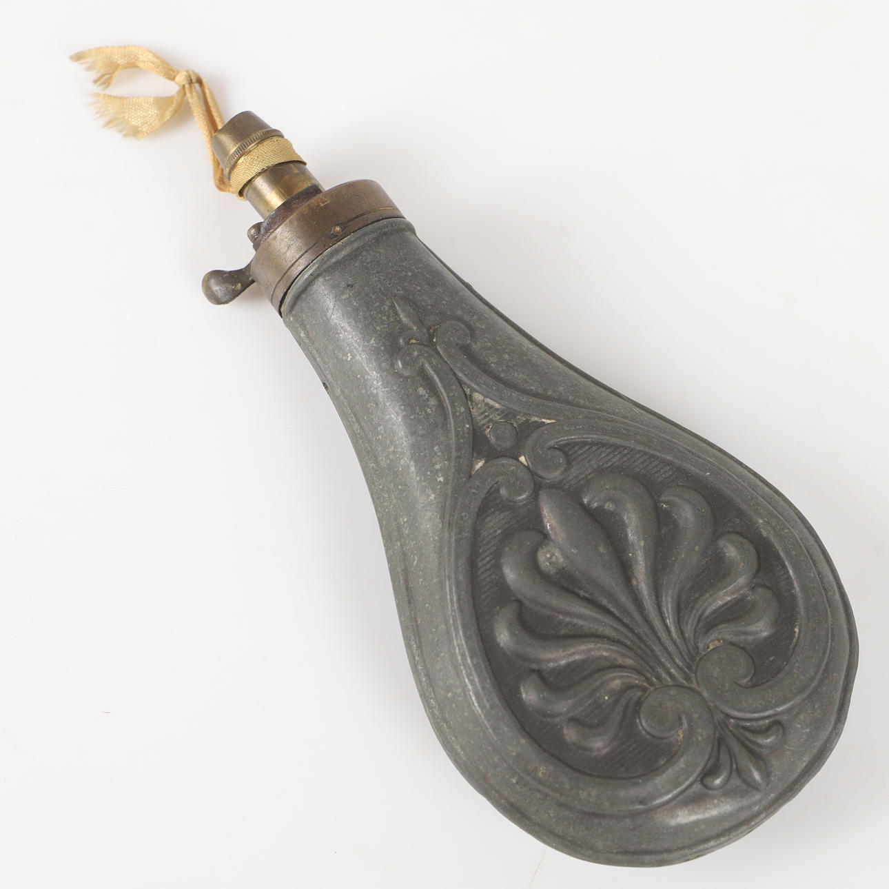 KRUTFLASKA, tenn/mässing, 1800-tal.