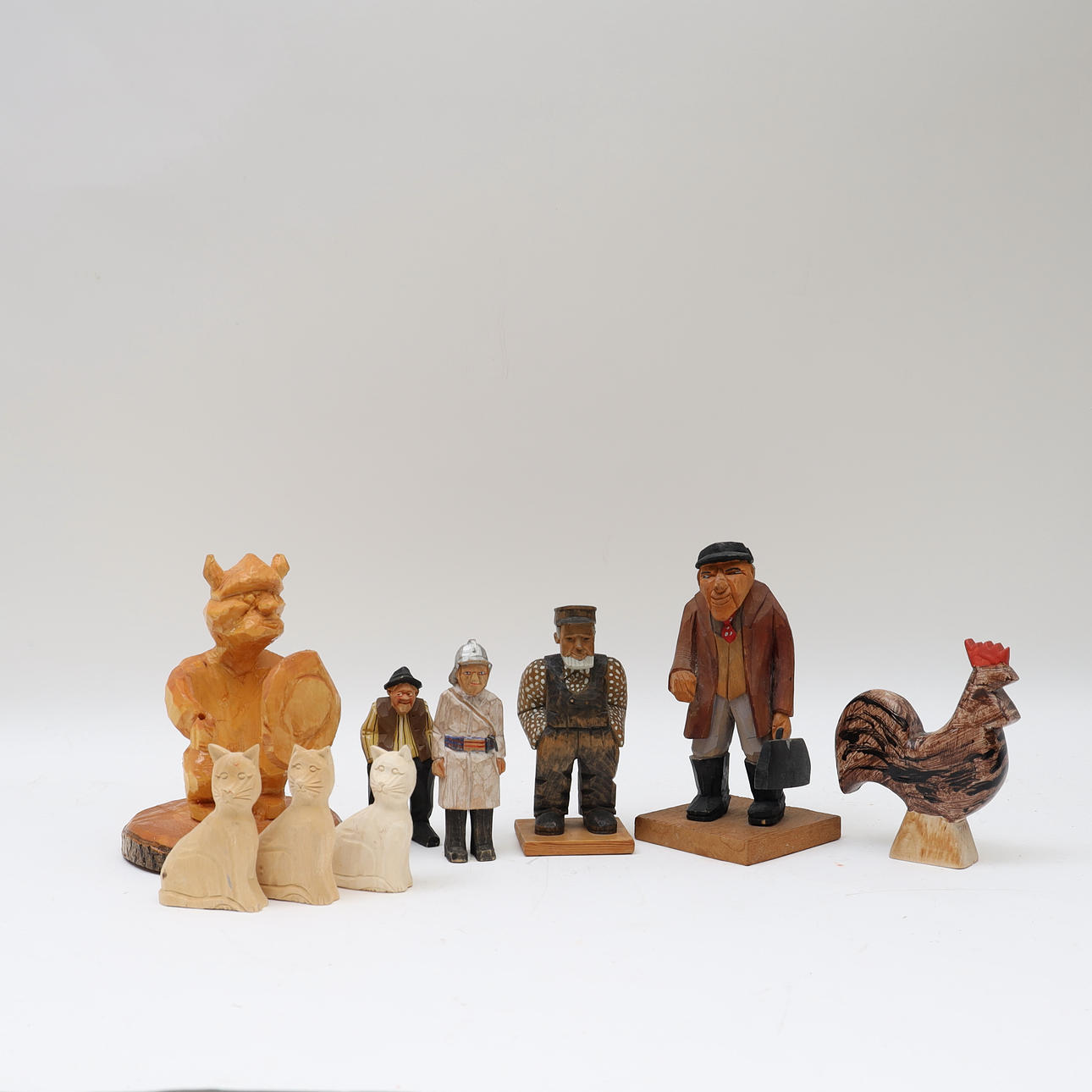 OKÄND KONSTNÄR. TRÄFIGURER, 9 stycken.