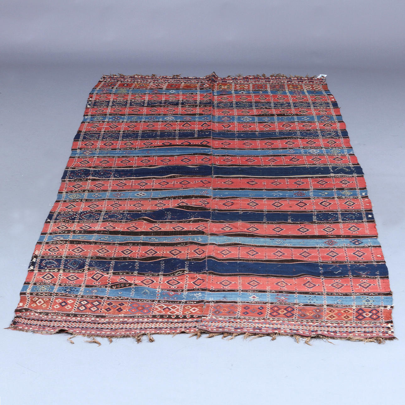 MATTA, ANTIK KELIM, 395 x 150 cm.