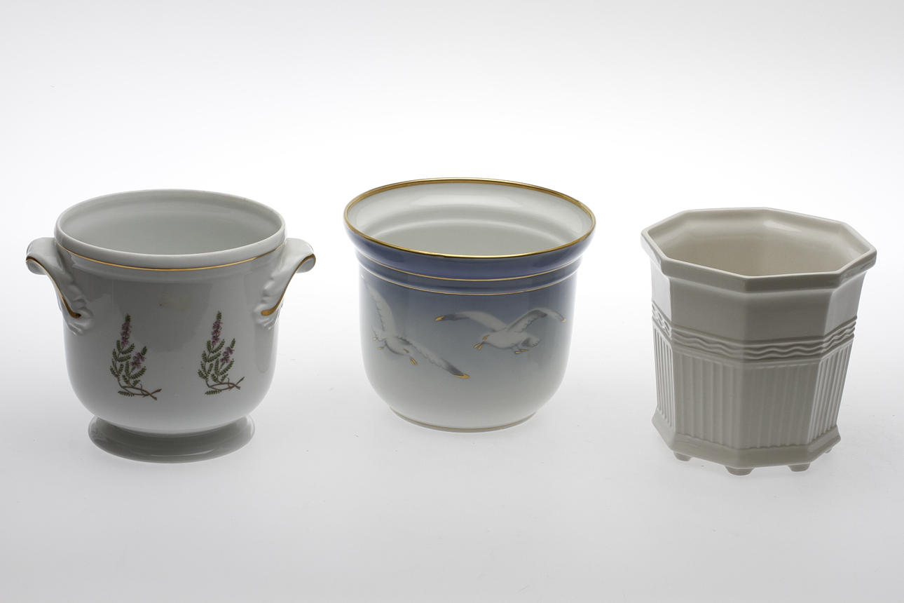 YTTERFODER, 3 st, Hackefors, Bing&Gröndahl och Gustafsberg.